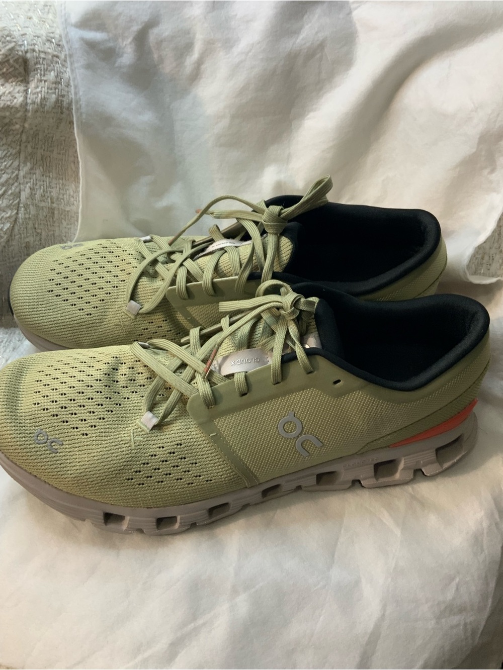 On Running Men’s Pale Green Breathable Lace-Up Running Shoes - Picture 7 of 8
